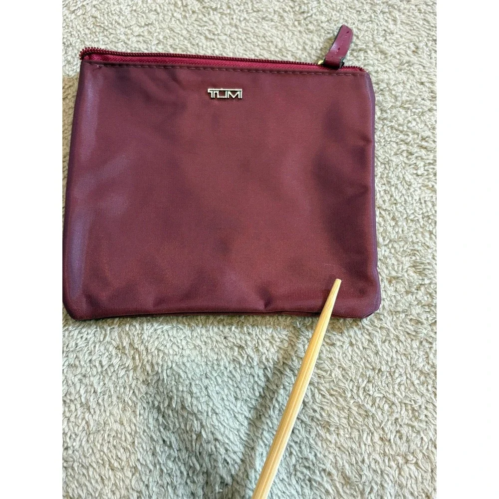 Tumi‎ for Delta Burgundy Nylon Cosmetic Pouch Travel Organizer Zipper Bag Kit